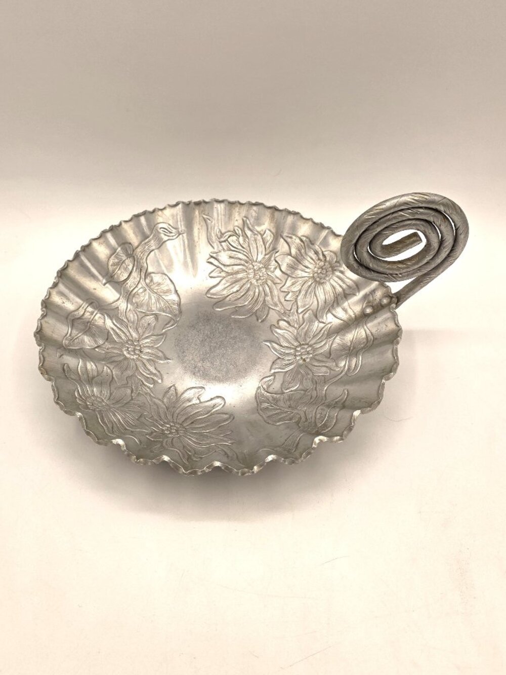 VTG FARBER & SHLEVIN Poinsettia Hand Wrought Aluminum Coiled Handle CANDY DISH